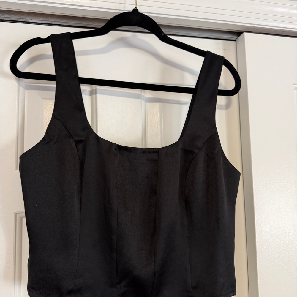 SNOW DAY SALE ❄️
 Express Black Crop Top